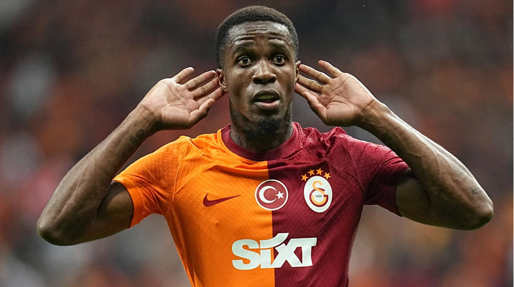 Wilfried Zaha in action for Galatasaray.